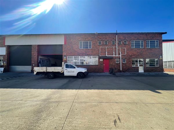 711  m² Industrial space