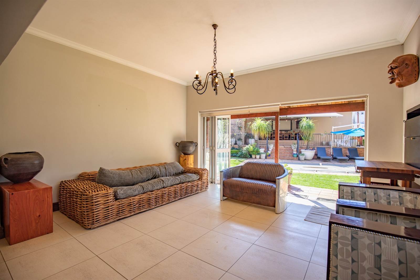 4 Bed House in Waterkloof Ridge photo number 7