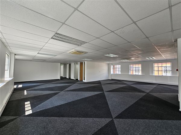 386  m² Commercial space