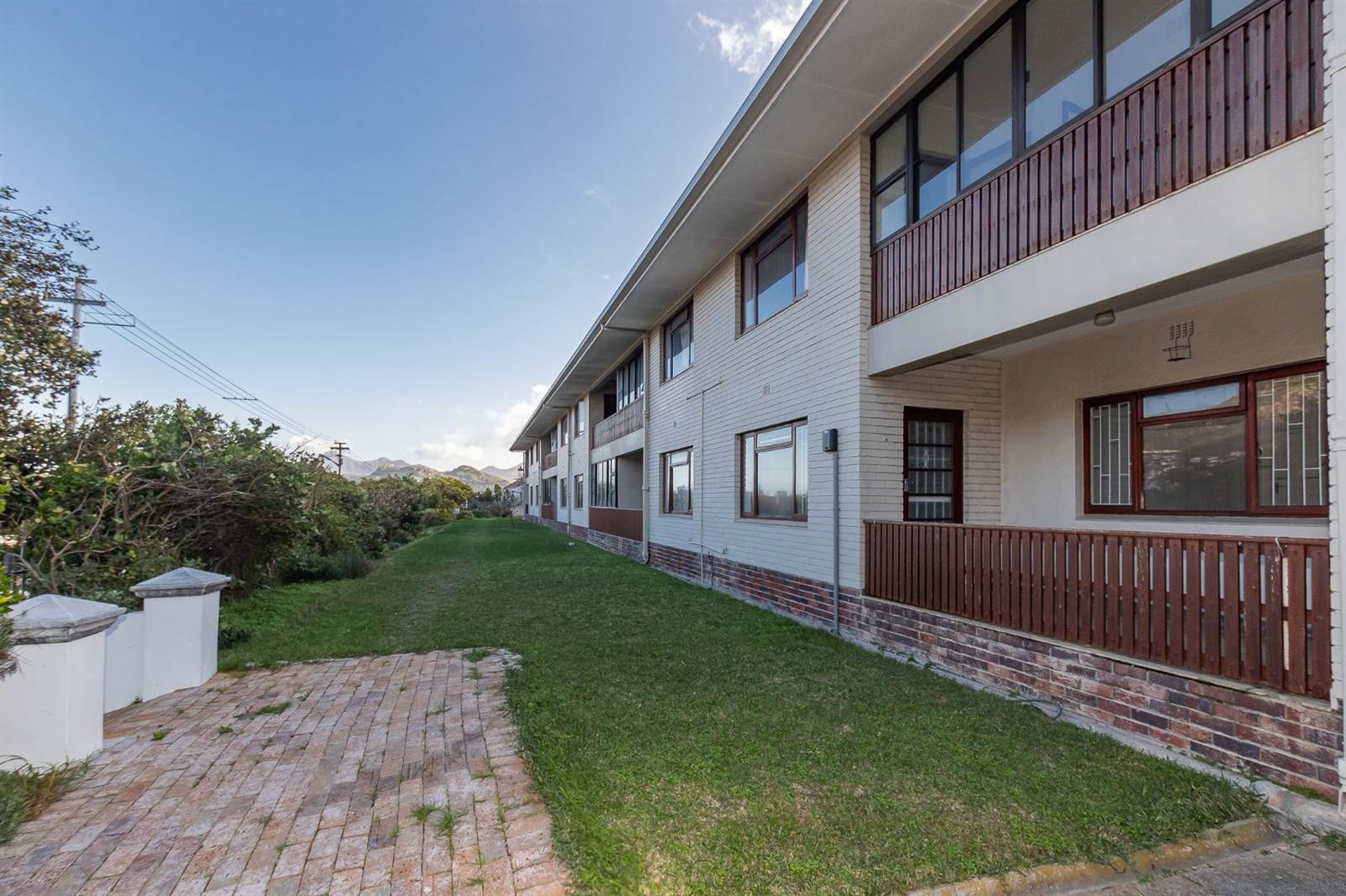 2 Bed Apartment in Fish Hoek photo number 16