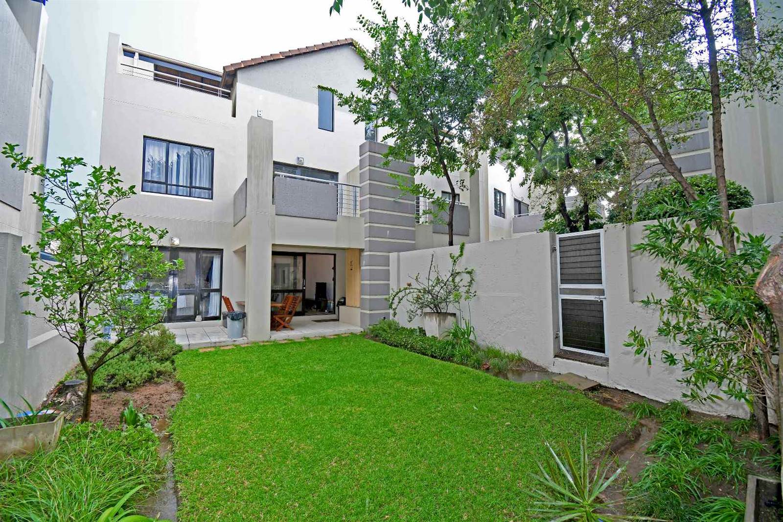 1 Bed Apartment in Lonehill photo number 1