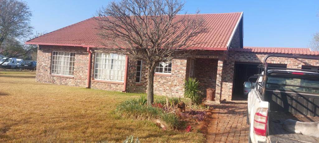 3 Bed House in Boshof photo number 1