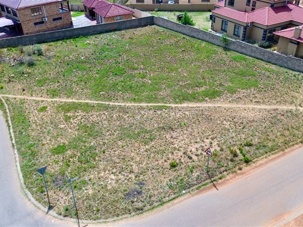 1 217 m² Land