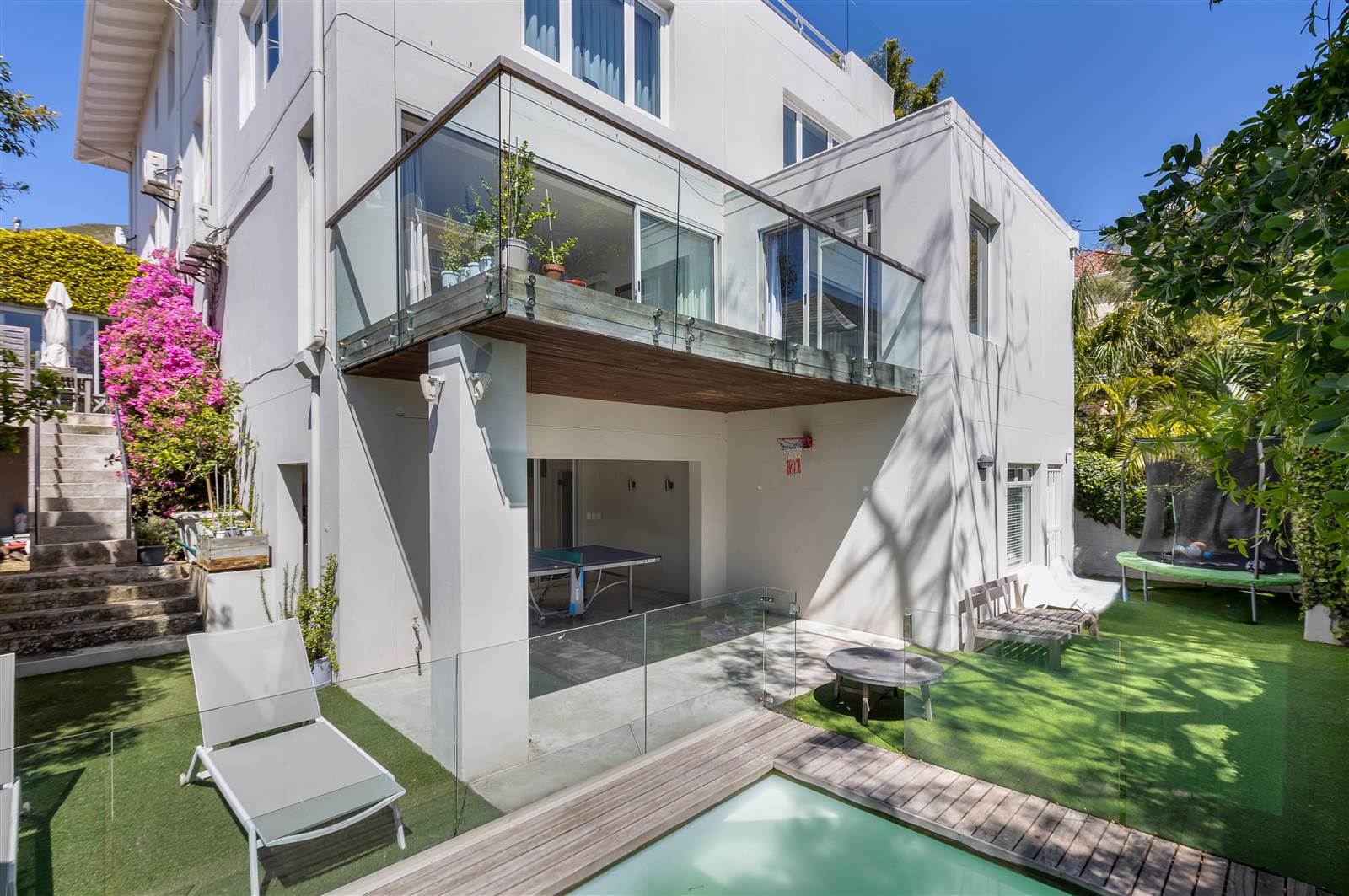 4 Bed Apartment in Fresnaye photo number 1