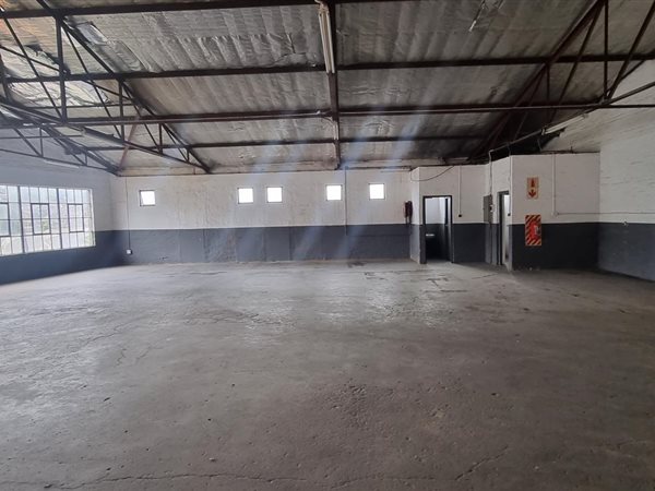 330  m² Industrial space