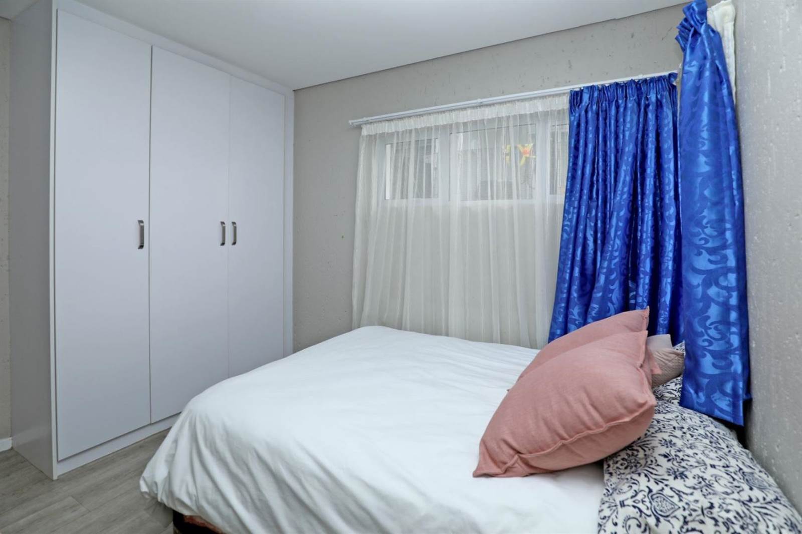 3 Bed Apartment in Paulshof photo number 15