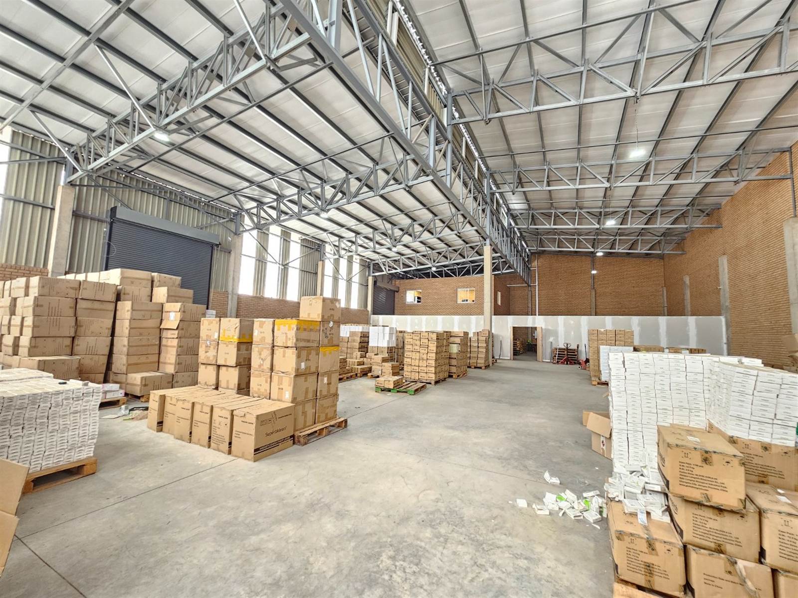 808  m² Industrial space in Laser Park photo number 5