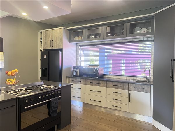 4 Bedroom House 4 Bedroom House