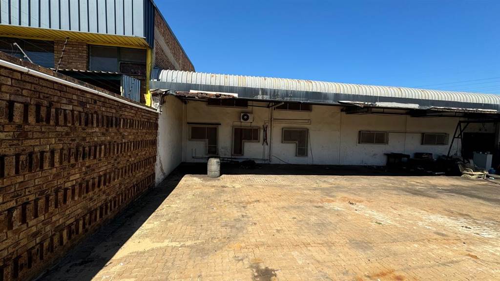 1000  m² Industrial space in Pretoria West photo number 27