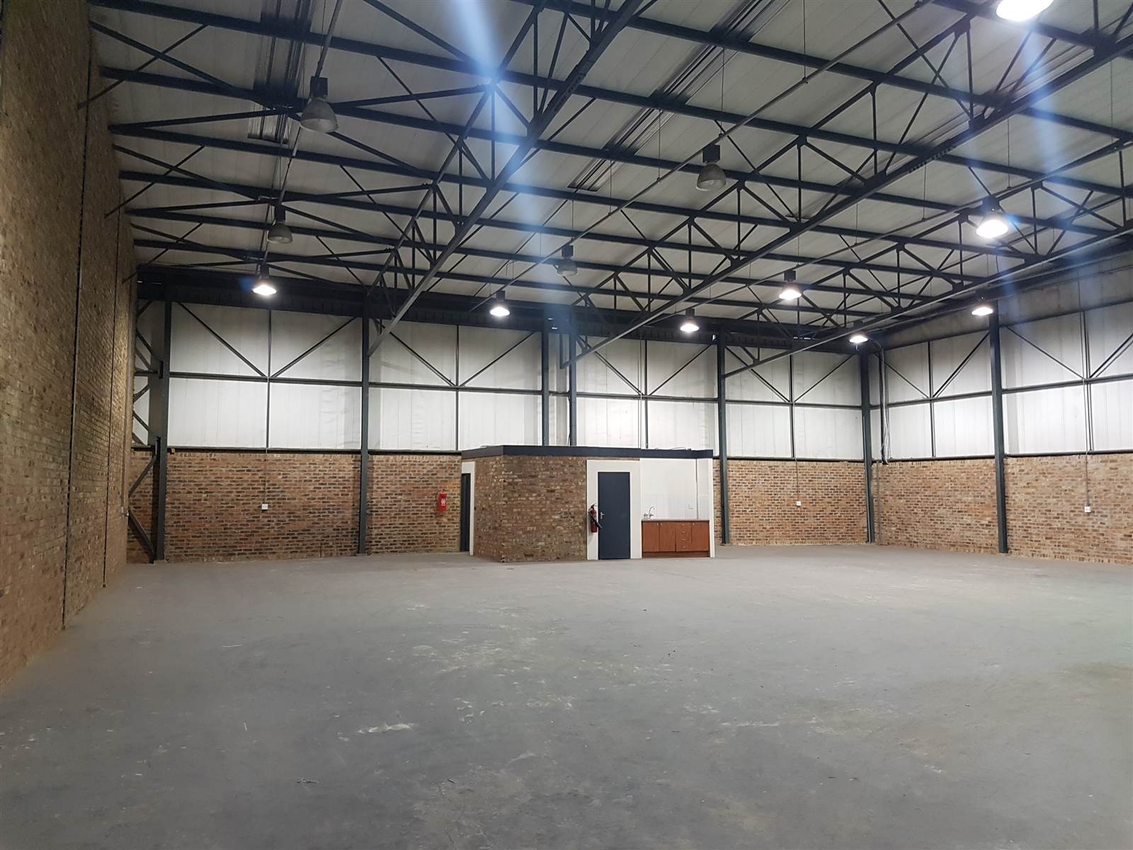 640  m² Industrial space in Laser Park photo number 9
