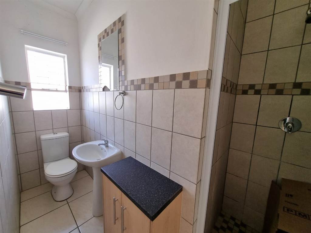 3 Bed Townhouse in Bloemfontein photo number 13