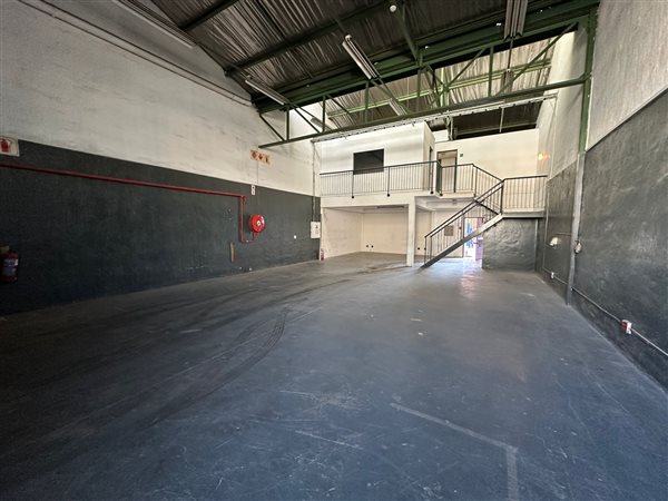 183  m² Industrial space