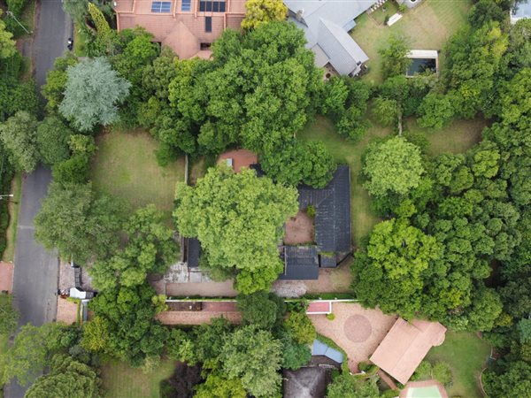 927 m² Land available in Craighall