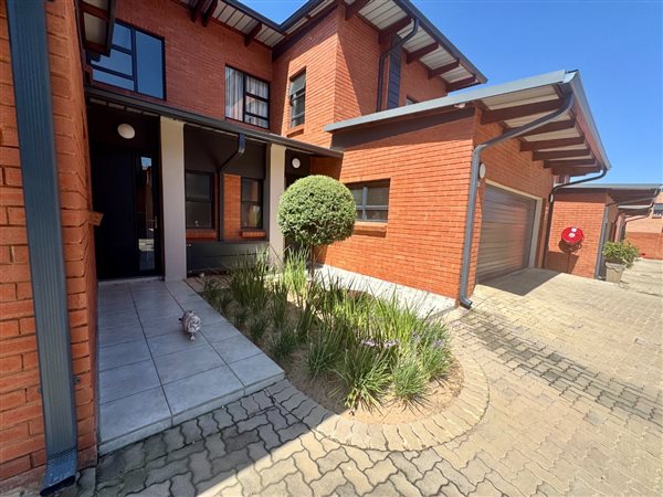 3 Bedroom Townhouse 3 Bedroom Townhouse