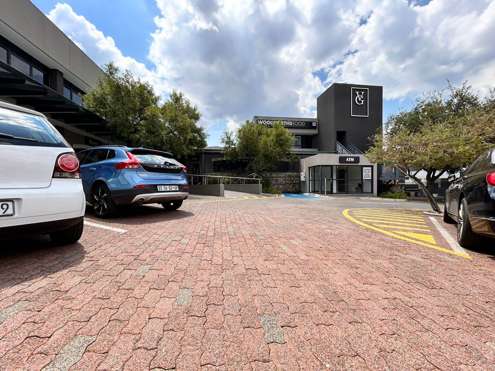 100  m² Commercial space in Greenside photo number 1