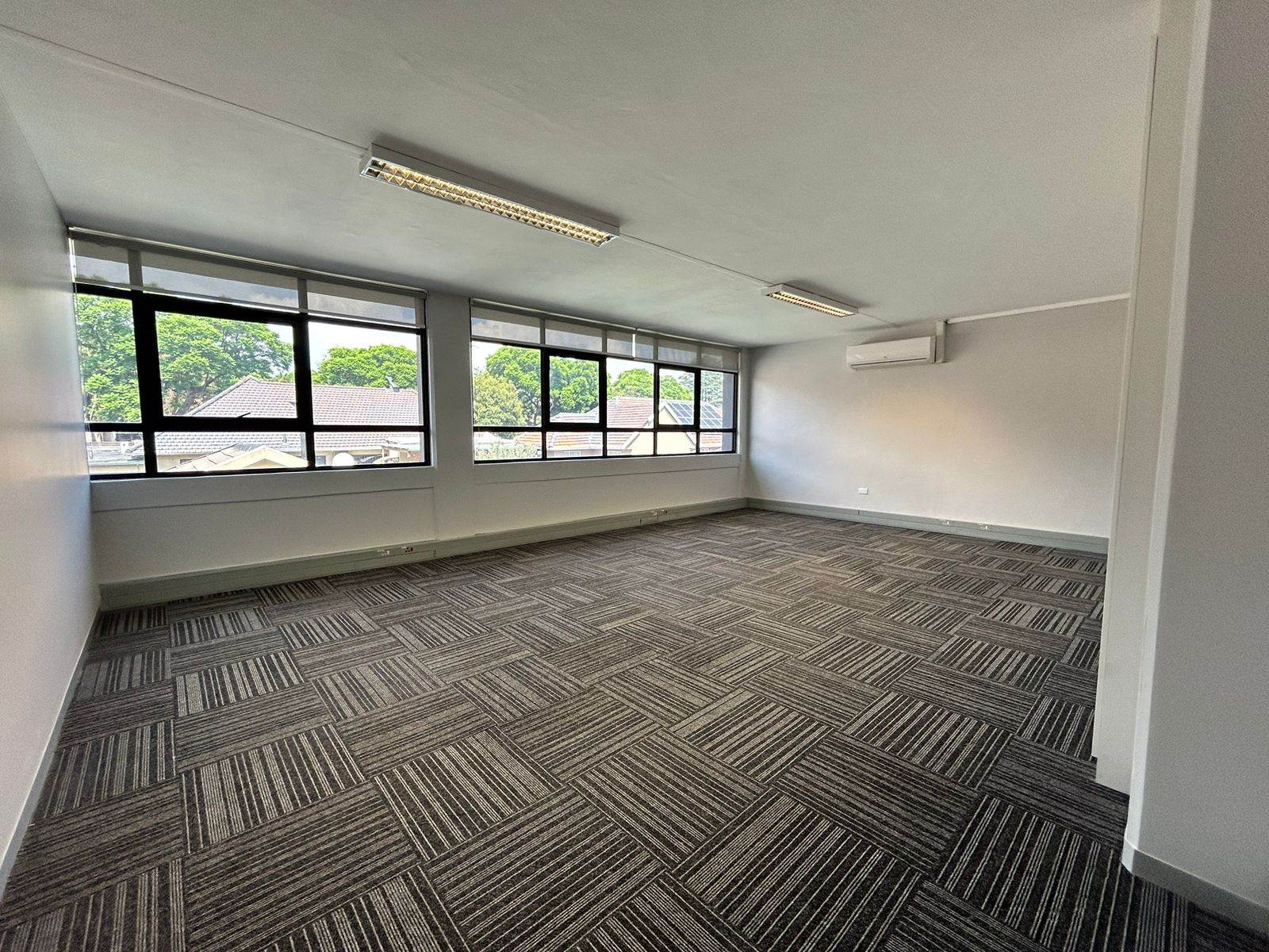 100  m² Commercial space in Greenside photo number 4