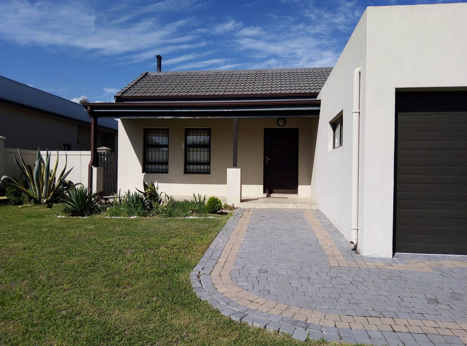 3 Bed House in Somerset West Central photo number 1