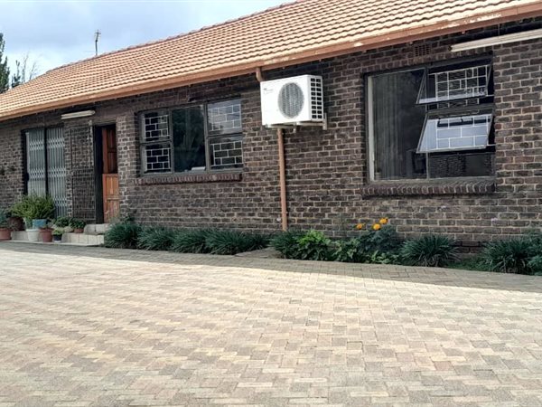 4 Bed House in Sharon Park