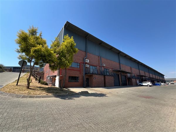 941  m² Industrial space