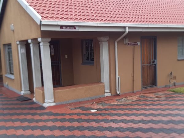 250  m² Commercial space in Mabopane