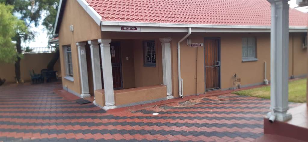 250  m² Commercial space in Mabopane photo number 1