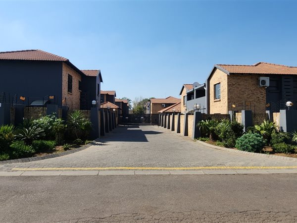 2 Bedroom Townhouse 2 Bedroom Townhouse