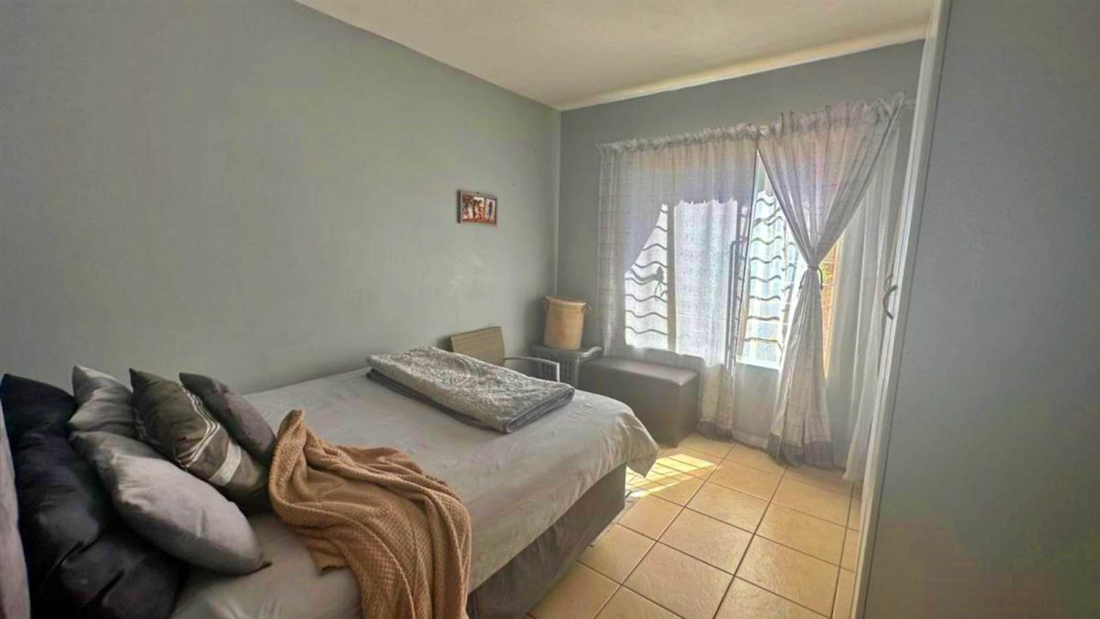 2 Bed Apartment in Pretoria North photo number 8
