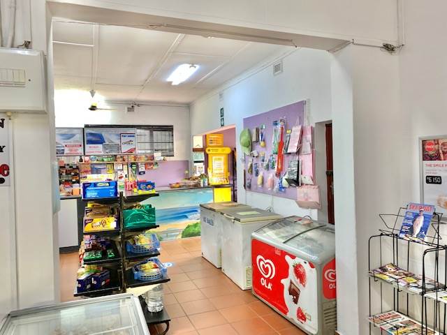 400  m² Retail Space in Pumula photo number 11