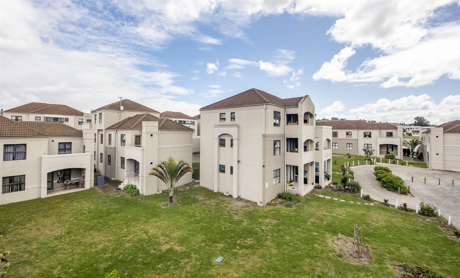 3 Bed Apartment in Vredekloof photo number 15