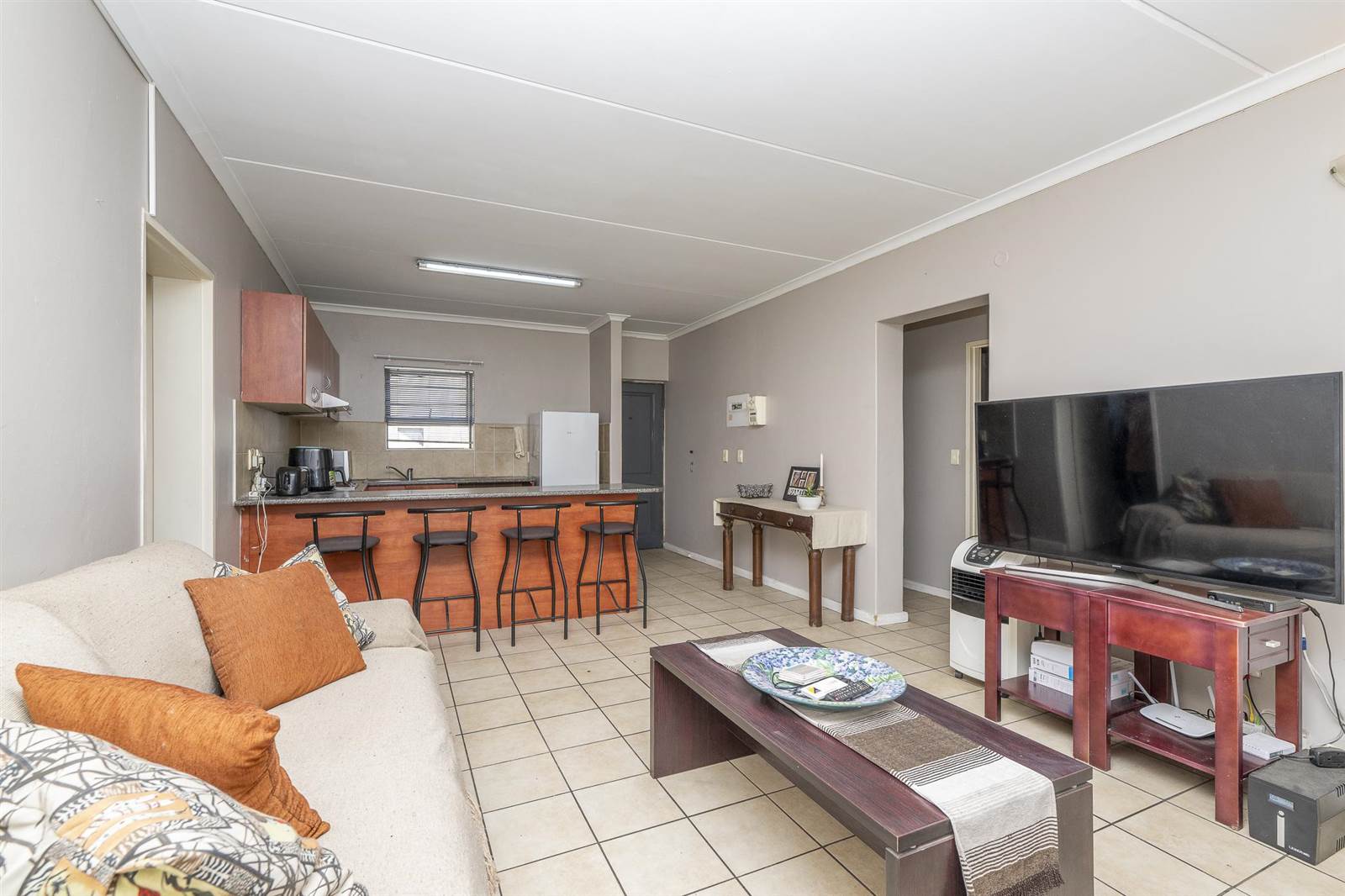 3 Bed Apartment in Vredekloof photo number 3