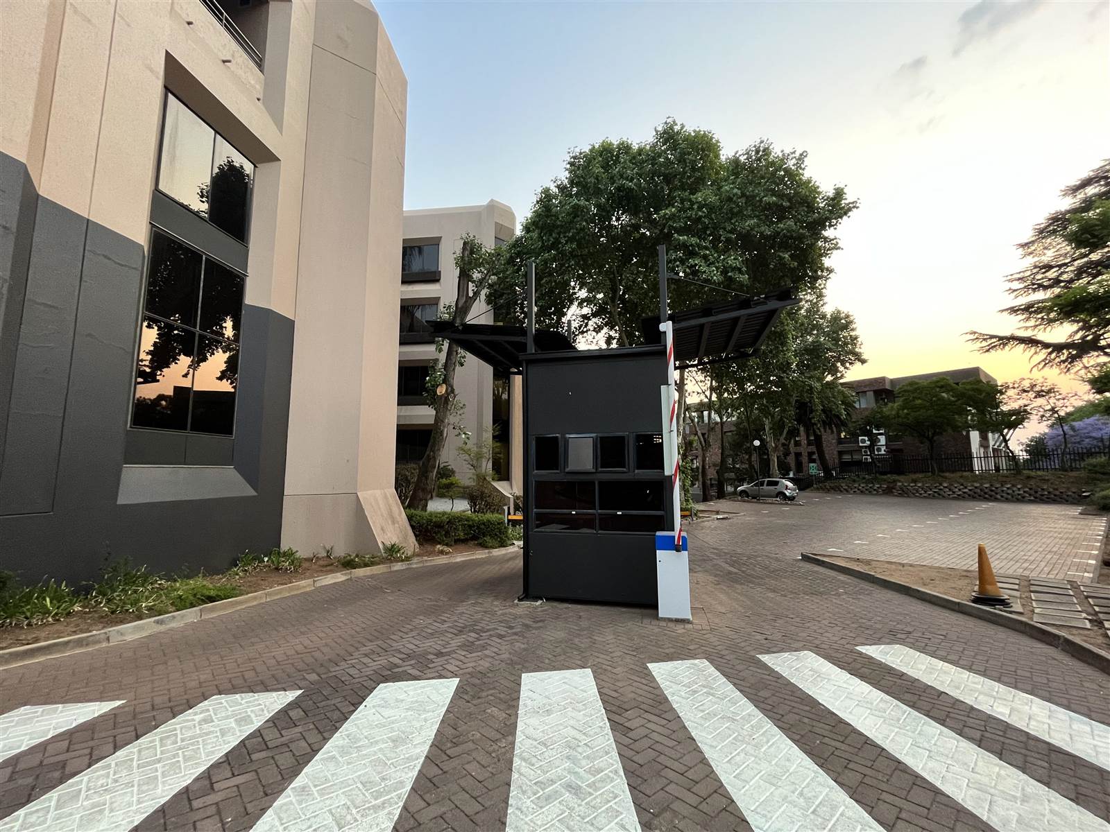 174  m² Commercial space in Parktown photo number 2