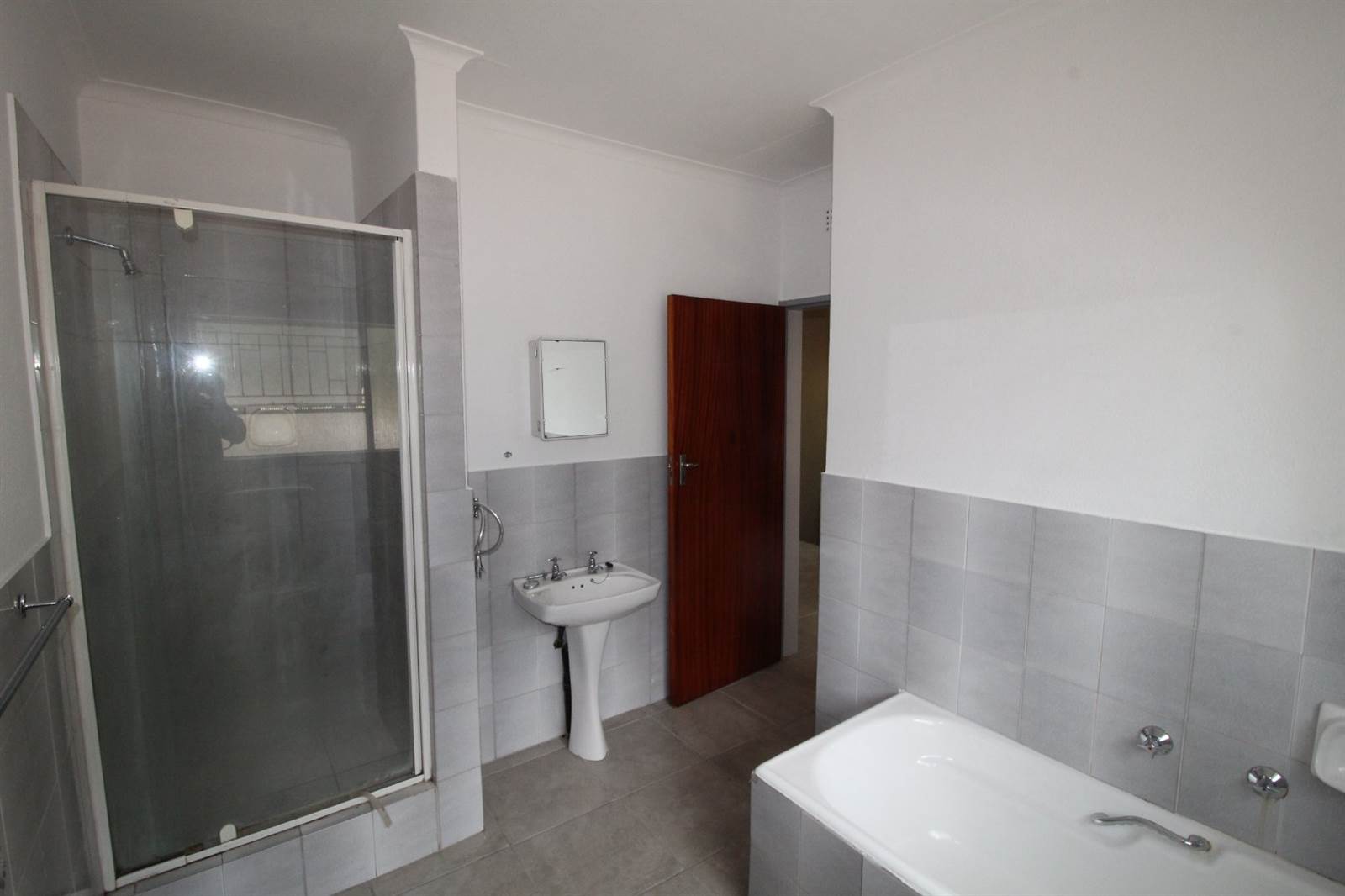 3 Bed Apartment in Benoni Central photo number 25
