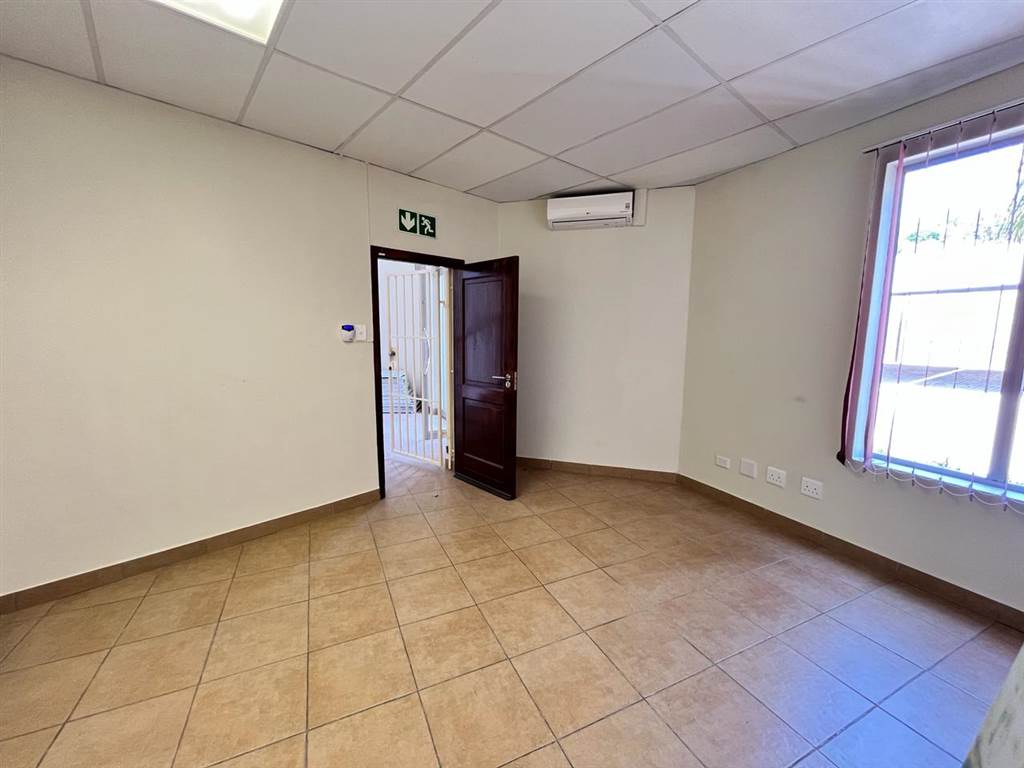 240  m² Commercial space in Broadacres photo number 9