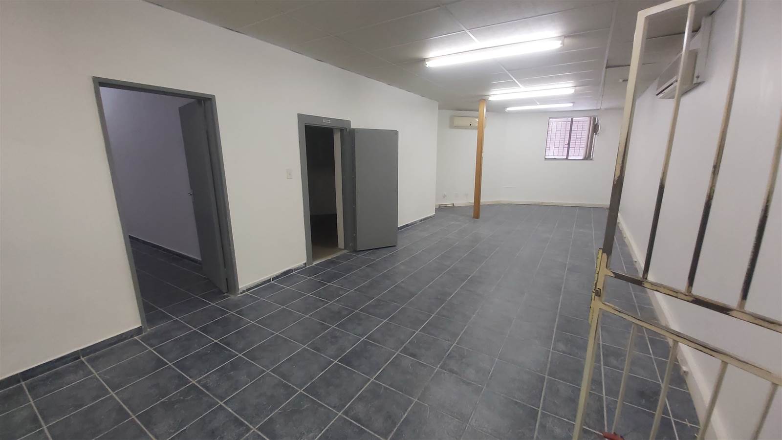 2666  m² Commercial space in Sonheuwel photo number 9
