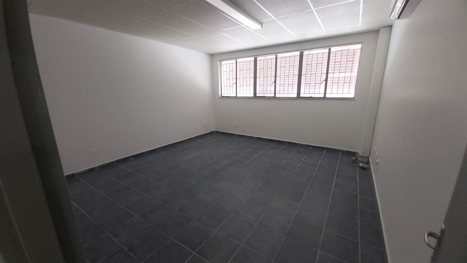2666  m² Commercial space in Sonheuwel photo number 7