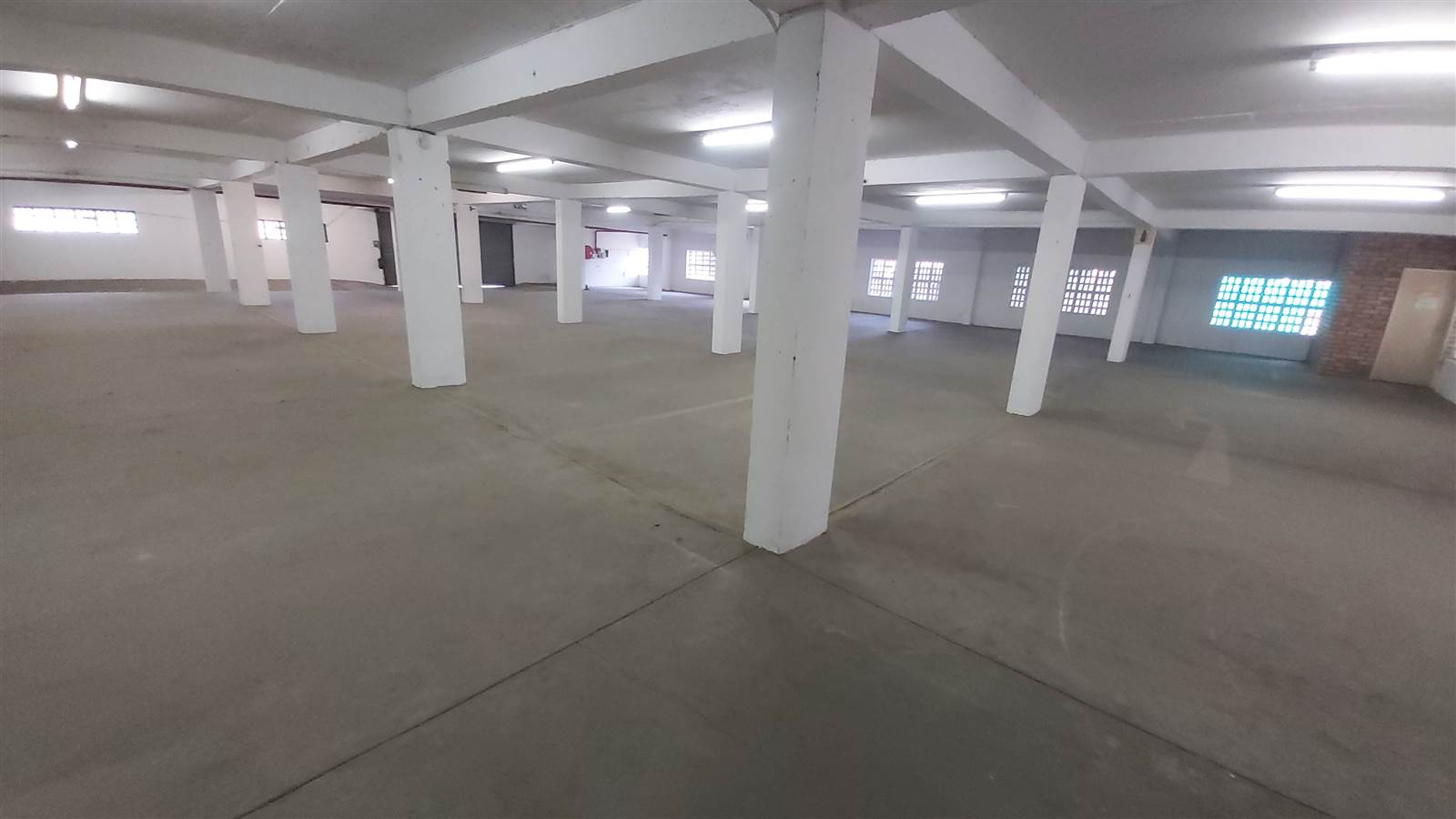2666  m² Commercial space in Sonheuwel photo number 17