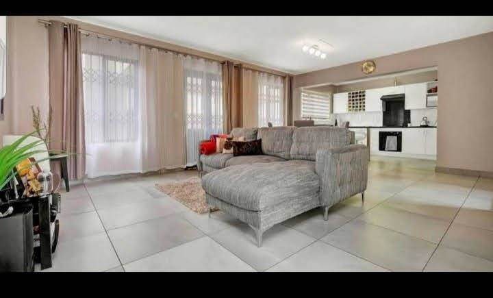 3 Bed Cluster in Witkoppen photo number 2