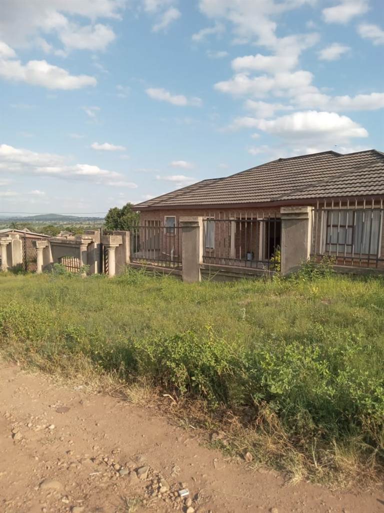 3 Bed House in Makhado (Louis Trichardt) photo number 2
