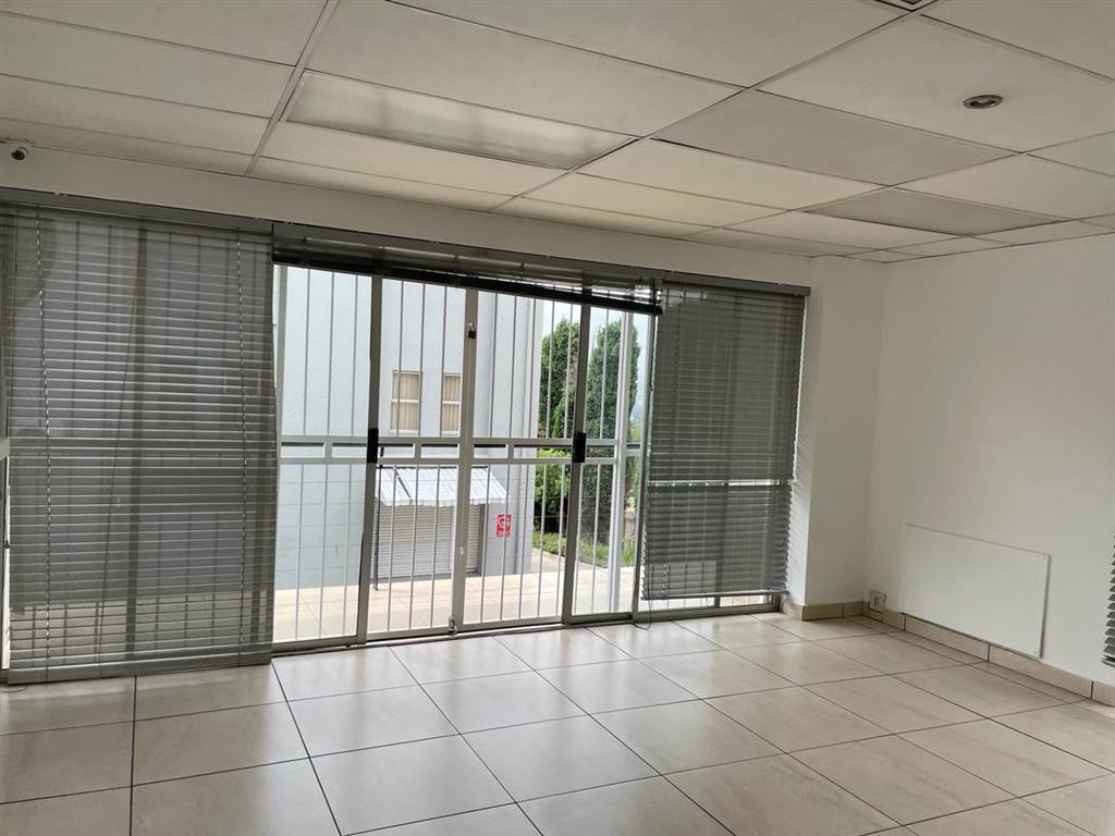 231  m² Commercial space in Kyalami photo number 23