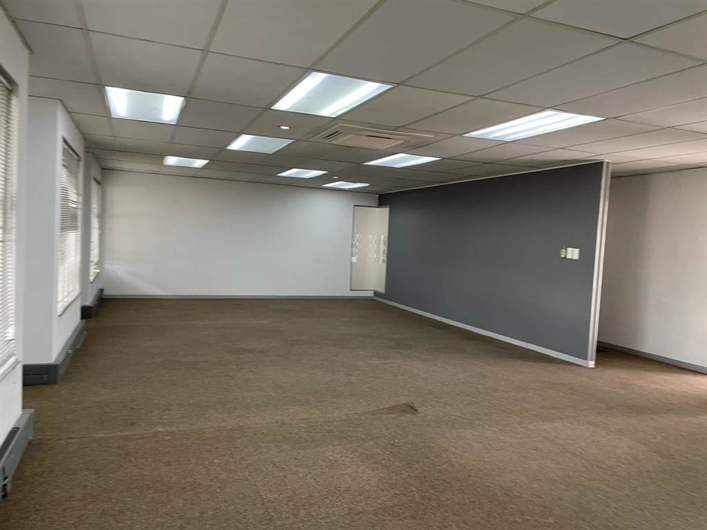 231  m² Commercial space in Kyalami photo number 22
