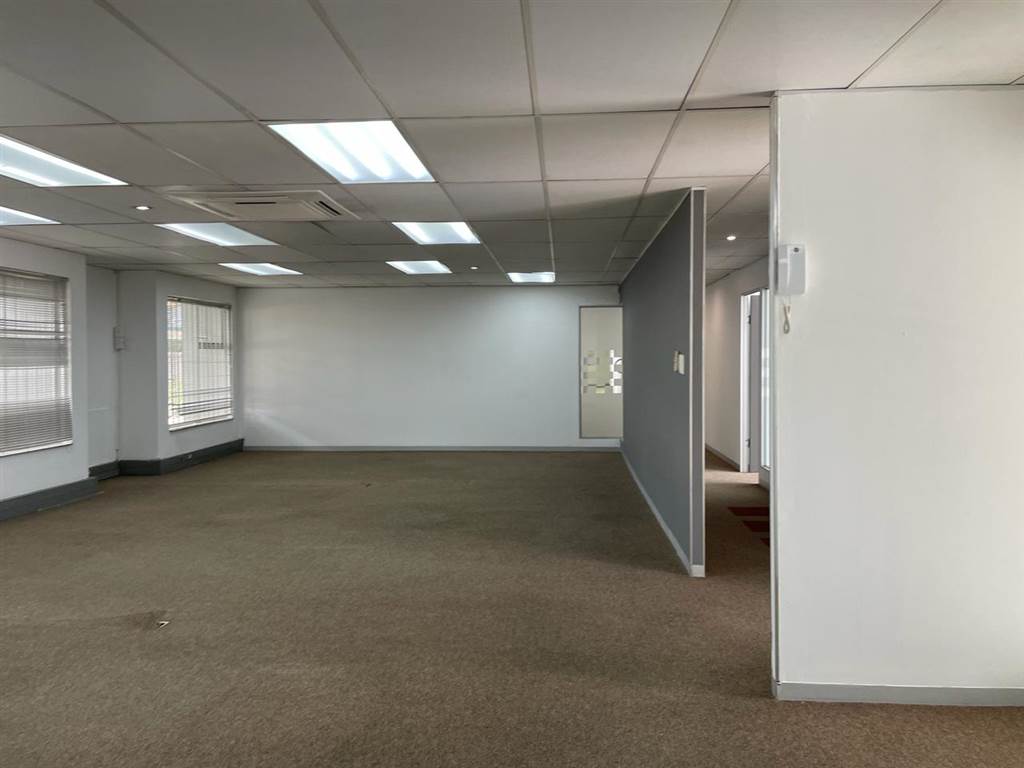 231  m² Commercial space in Kyalami photo number 21