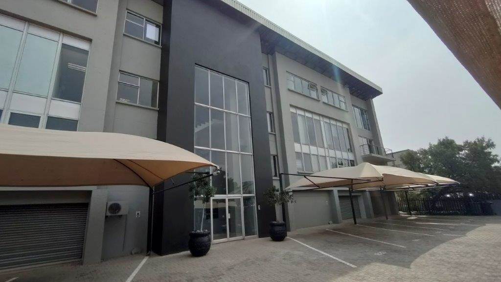242  m² Commercial space in Kyalami photo number 1