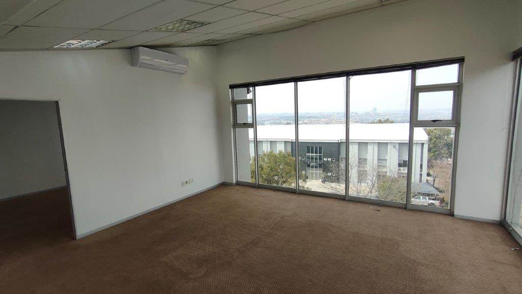 242  m² Commercial space in Kyalami photo number 16