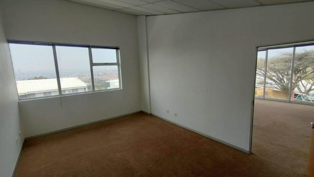 242  m² Commercial space in Kyalami photo number 14