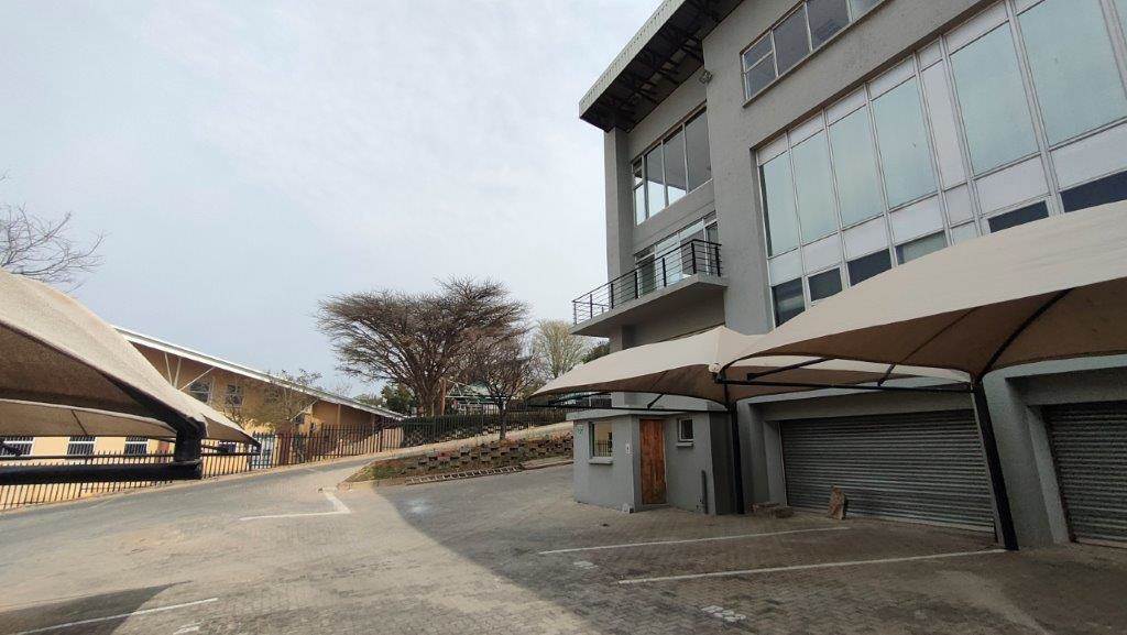 242  m² Commercial space in Kyalami photo number 2