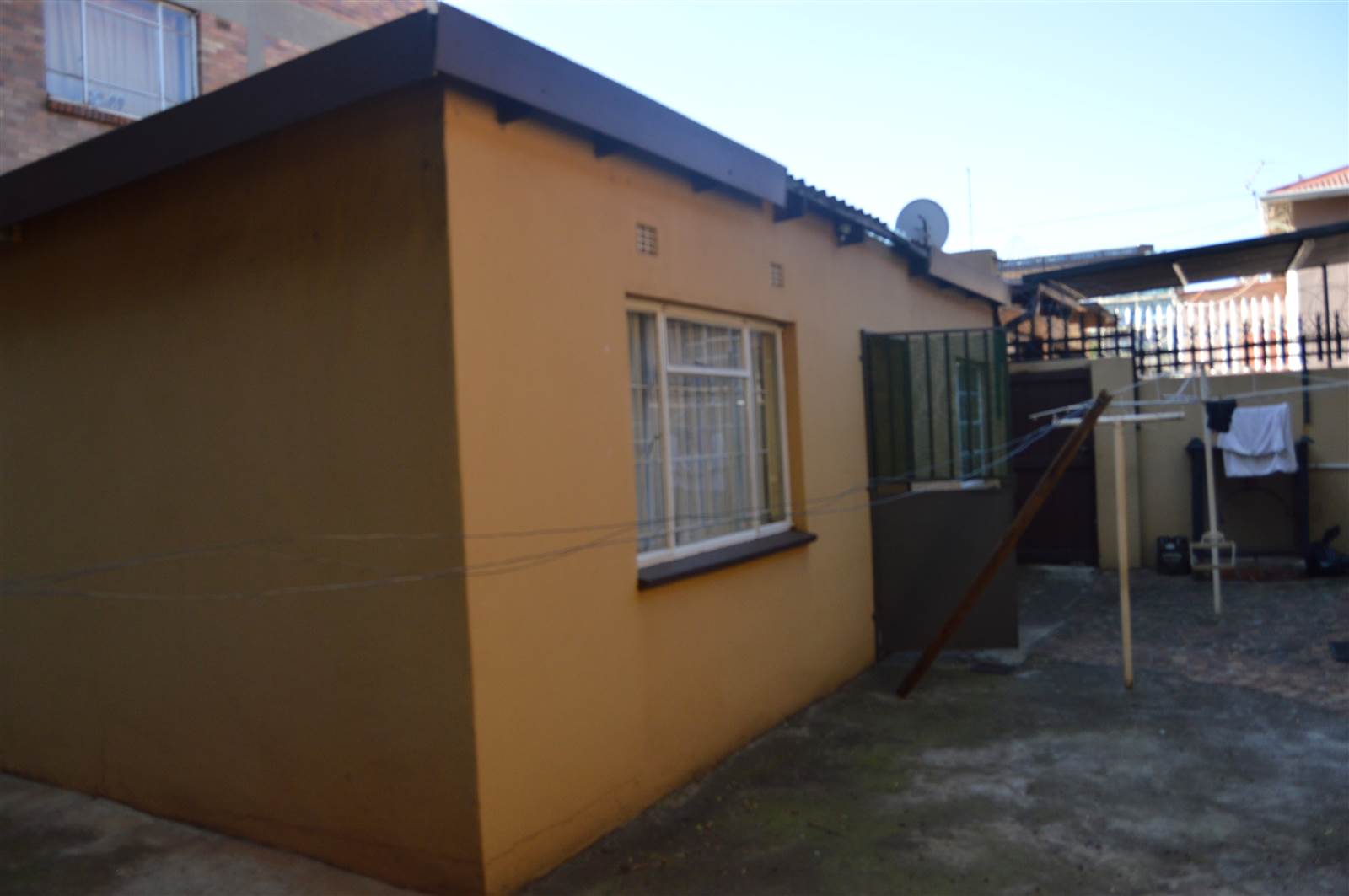 4 Bed House in Yeoville photo number 3