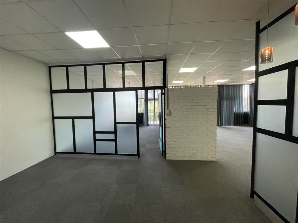 130  m² Commercial space in Bramley photo number 4