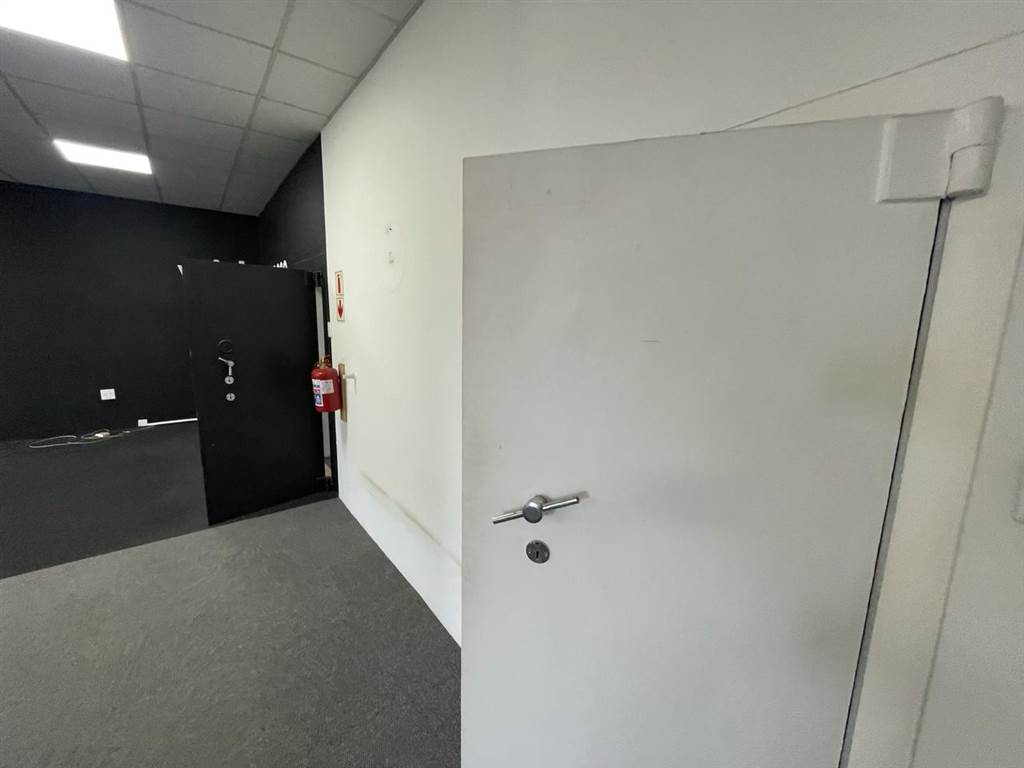 130  m² Commercial space in Bramley photo number 20