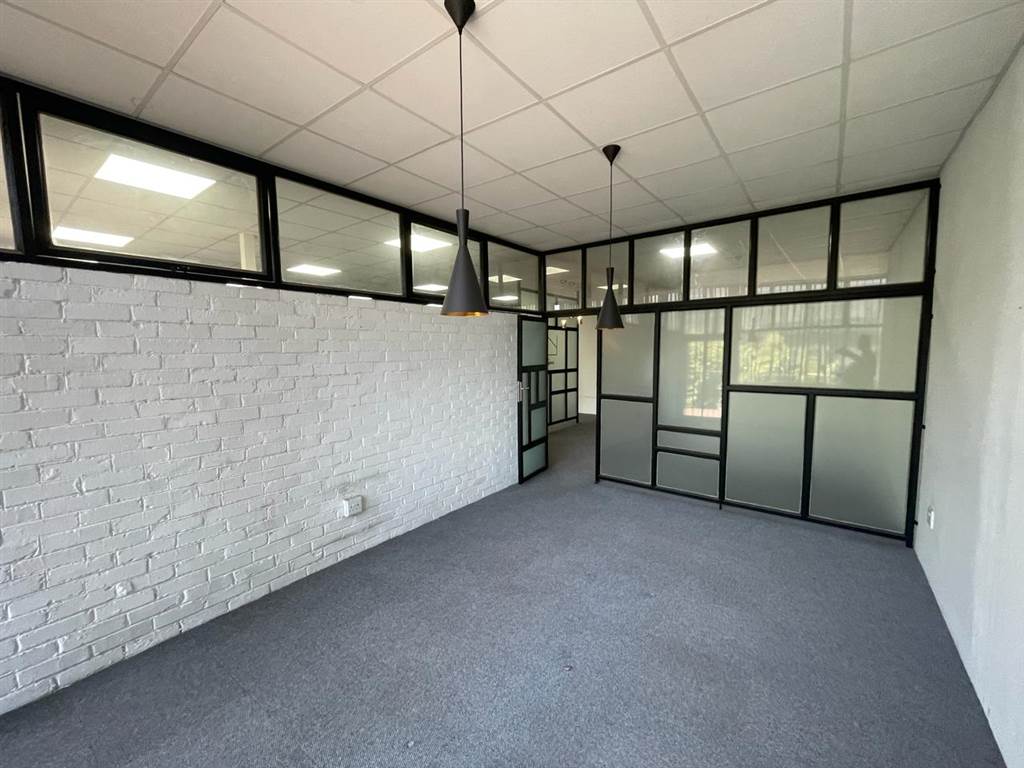 130  m² Commercial space in Bramley photo number 14