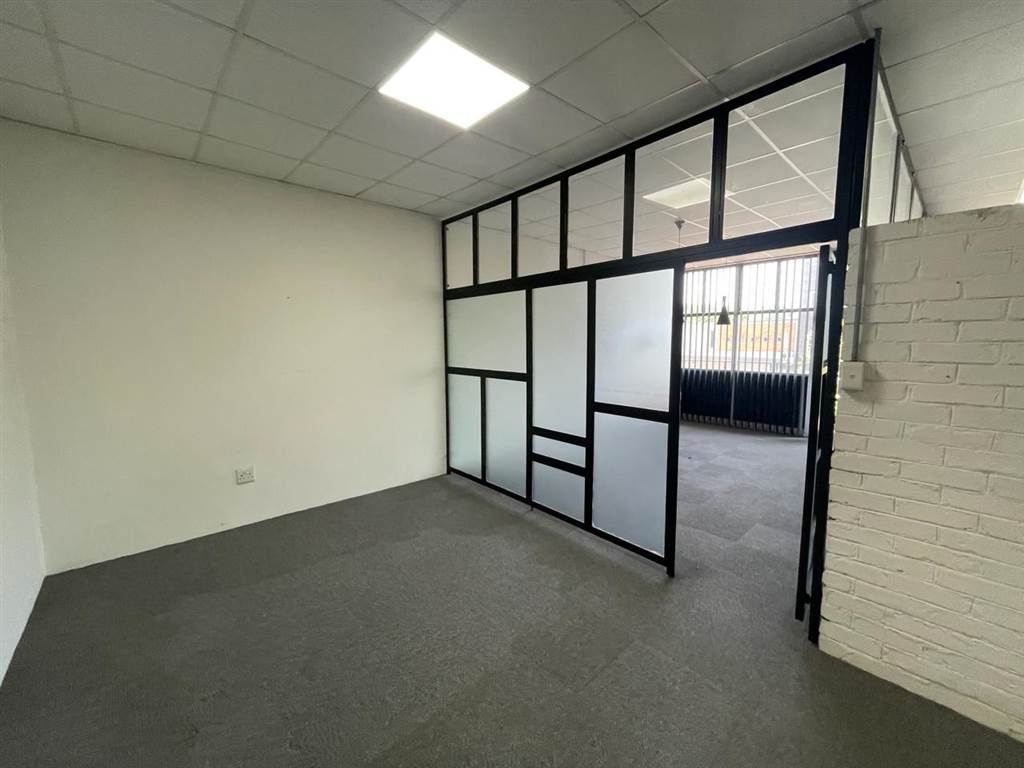 130  m² Commercial space in Bramley photo number 5